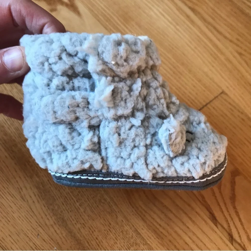 Booties soft soled 0-6 month shoes booties gray animal gift faux fur Robeez stri